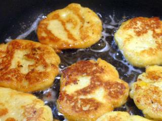 Jak udělat bramborové placičky s brusinkami | recept