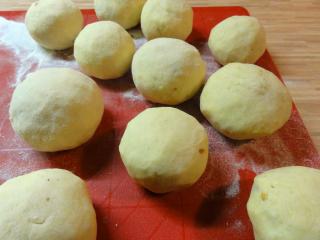 Jak uvařit bramborové knedlíky se škvarkovou náplní | recept
