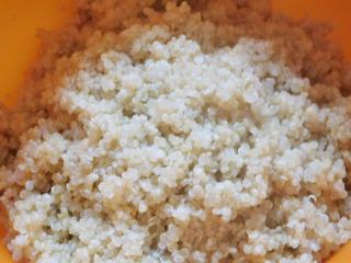 Jak připravit quinou s kuřecím masem a zeleninou | recept