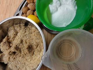 Jak připravit ořechovou „marmeládu“ k plnění moučníků | recept