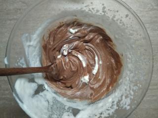 Jak na čokoládový krém z bílé a tmavé čokolády | recept