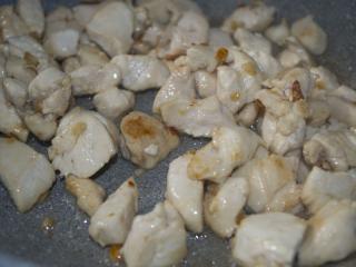 Jak připravit kuřecí maso s arašídovou omáčkou | recept