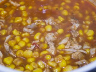 Jak připravit mexickou kuřecí polévku „pozole“ | recept