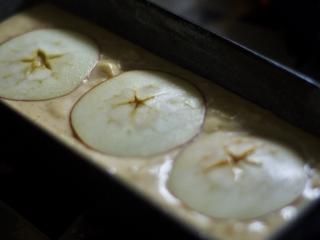 Jak upéct jablečný chlebíček | recept na výborný moučník