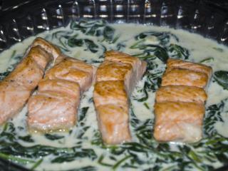 Jak připravit lososa se špenátem a krémovou omáčkou
