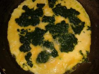 Jak udělat vaječnou omeletu s listovým špenátem | recept