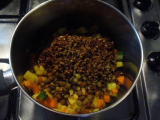 Jak uvařit čočkovo-pohankovou polévku | recept