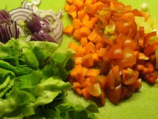 Jak připravit křupavý salát se slunečnicovými semínky | recept