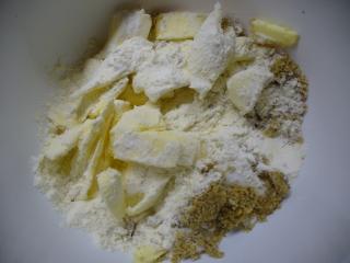 Jak upéct rebarborovo-jahodové řezy s kokosovou krustou | recept