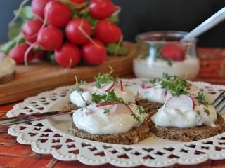 Jak zpracovat ředkvičku i s listy | recepty na zapékané ředkvičky, salát, pesto, dip, máslo