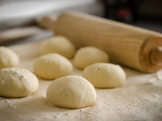 Jak upéct kynuté bulky se sýrem a šunkou | recept na domácí kynuté pečivo Jak upéct kynuté bulky se sýrem a šunkou | recept na domácí kynuté pečivo