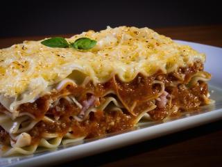 Jak uvařit lasagne s krůtím masem a omáčkou z čerstvých rajčat | recept
