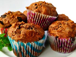 Jak upéct nadýchané bramborové muffiny se slaninou | recept