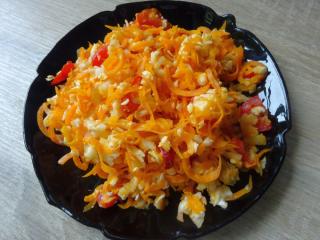 Jak udělat pikantní mrkvový salát se sýrem | nejlepší recept
