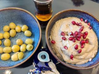 Jak připravit tradiční baba ghanoush | recept na pomazánku (předkrm) z lilku