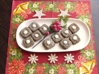 Jak zpestřit vánoční pečení makovými čtverečky s marmeládou | recept