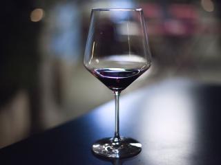 Jak poznat, že vám hrozí alkoholismus? Pět varovných příznaků