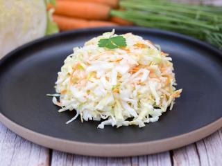 salát coleslaw