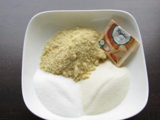 promísení suchých surovin na jogurtové těsto