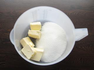 vyšlehání másla a cukru do máslově jemné bělavé pěny