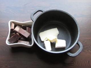 rozpuštění másla s čokoládou