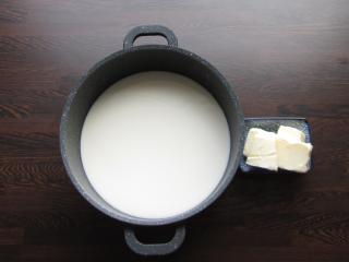 zahájení přípravy mléčného krému rozpuštěním másla v mléku