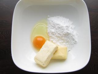 vejce, máslo a cukr v misce