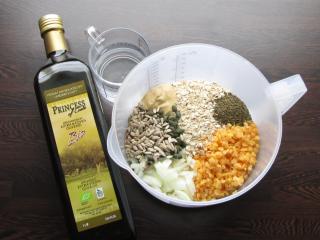uvařená červená čočka s ostatními ingrediencemi potřebnými k přípravě čočkové pasty rozmixování uvařené červené čočky s ostatním ingrediencemi do hladké čočkové pasty