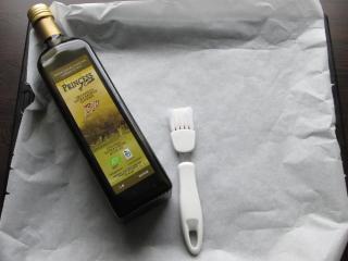 potření pečícího papíru olivovým olejem;
