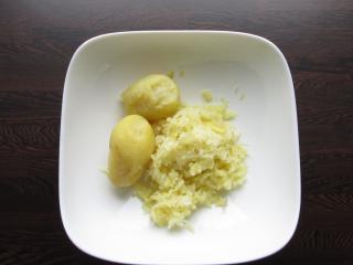 nastrouhání brambor najemno