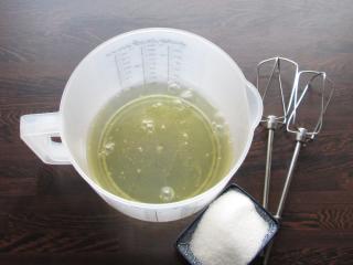 Jak upéct krémovník s tmavou tvarohovou náplní a sladkou sněhovou krustou | recept Jak upéct krémovník s tmavou tvarohovou náplní a sladkou sněhovou krustou | recept