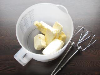 příprava krému vymícháním másla