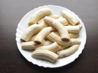 nakrájení banánů