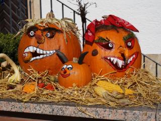 vyřezávaná dýně na Halloween
