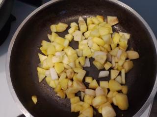 Jak na kynuté pirohy s jablečnou náplní | recept Jak na kynuté pirohy s jablečnou náplní | recept