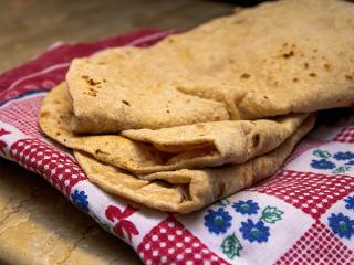 Jak snadno udělat indické placky čapátí | jednoduchý a levný recept