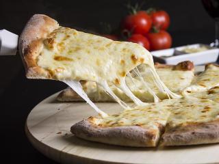 Jak připravit domácí sýrovou pizzu | recept