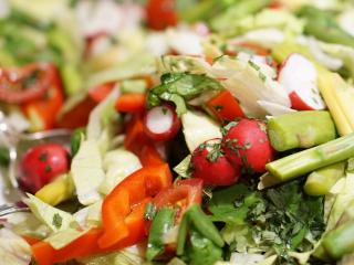 Jak připravit jarní ředkvičkový salát | recept