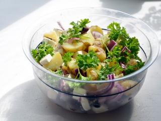 Jak připravit bramborový salát bez majonézy | recept podle dělenky LK - kytičky