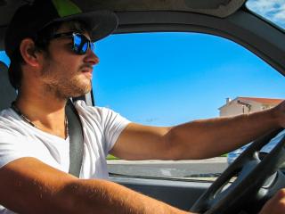Jak se vymluvit na osobu blízkou při řízení auta | rady