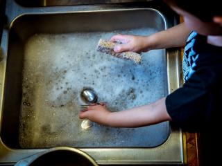 Jak na ruční mytí nádobí | rady